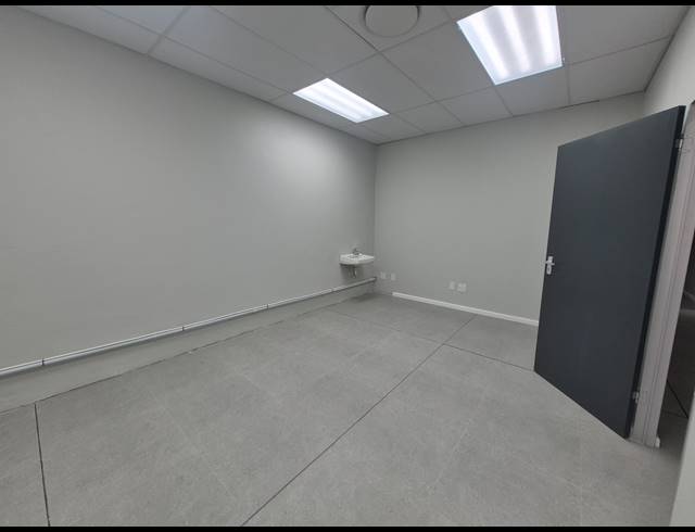 26M² OFFICE TO LET IN WYNBERG
